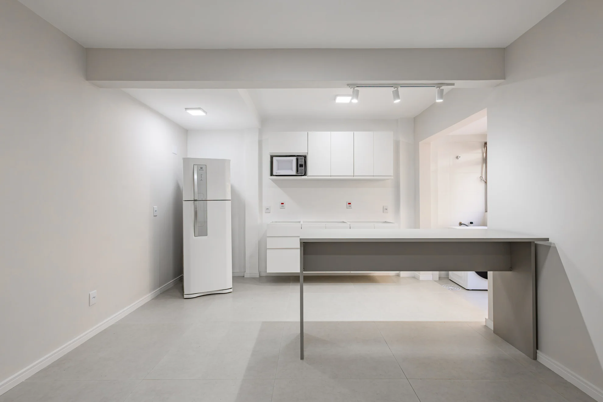 Apartamento reformado de 2 quartos com vaga no bairro Rio Branco
