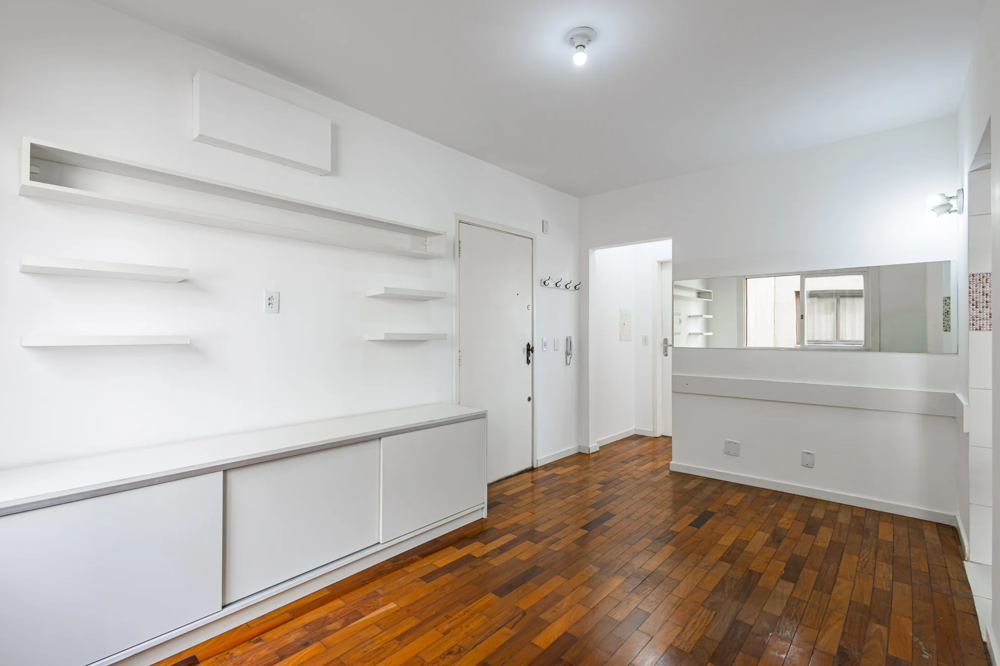 Seu primeiro imóvel pode estar aqui: apartamento de 1 dormitório com sacada e móveis planejados