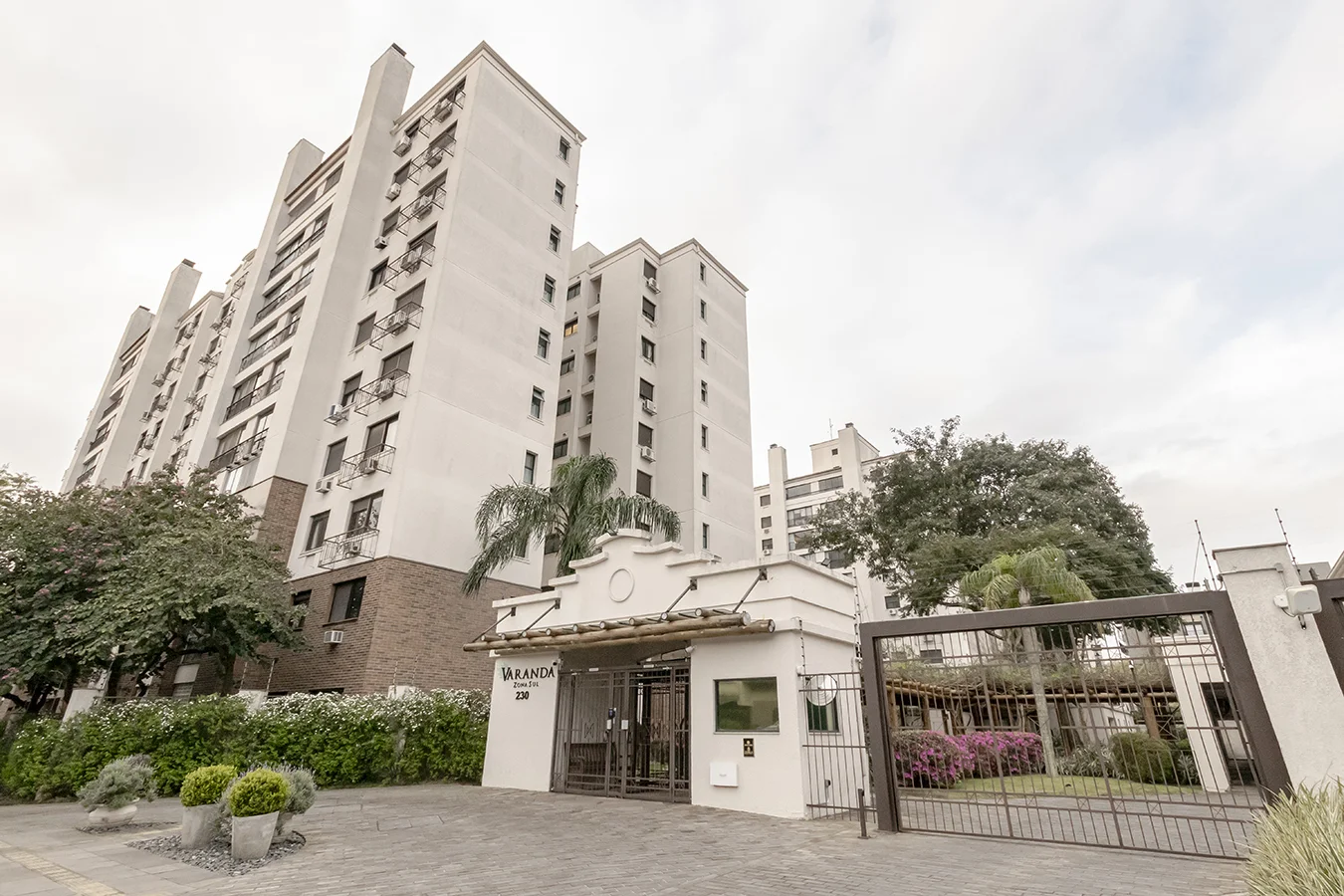 Apartamento em Condomínio Clube no Bairro Tristeza