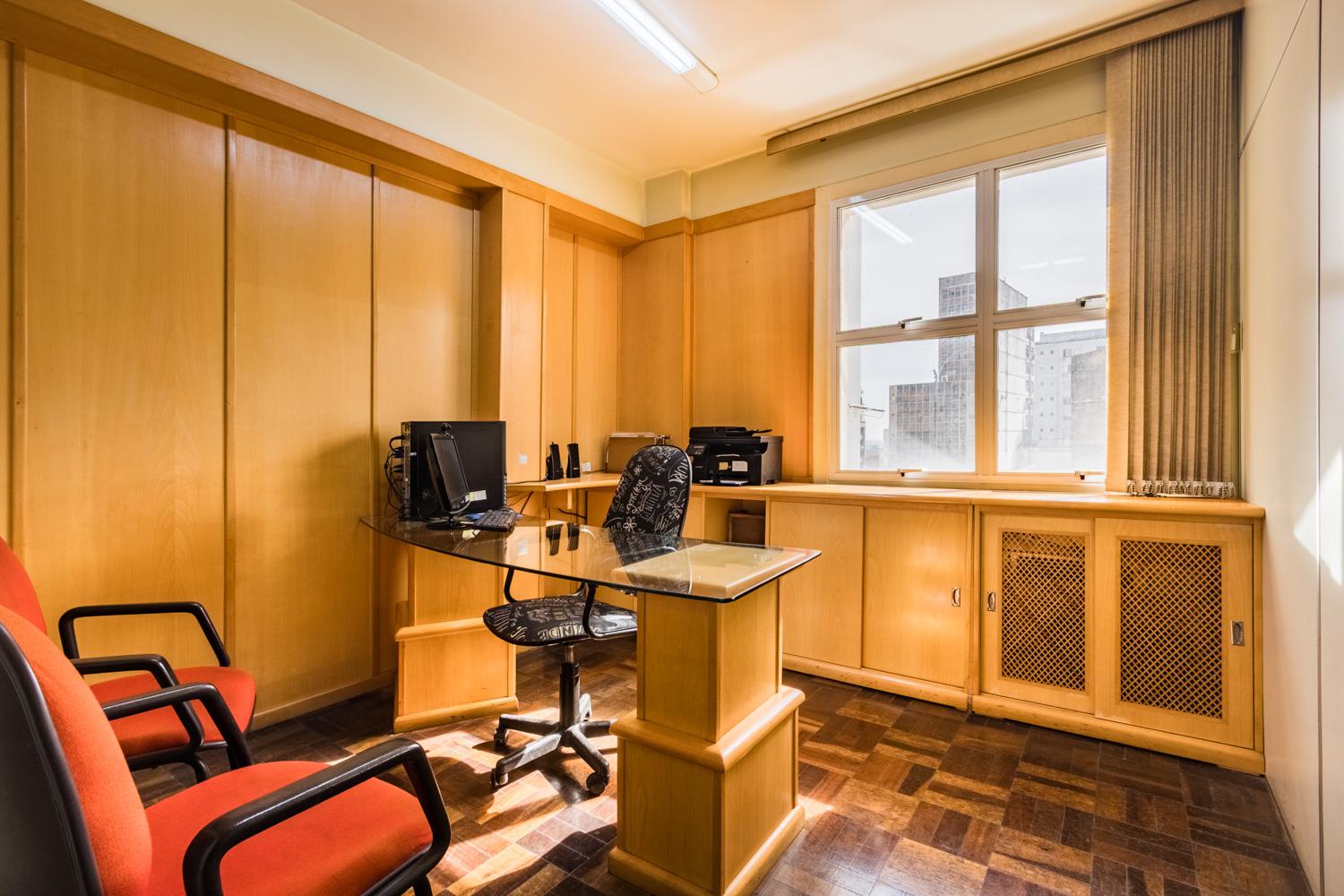 Sala Comercial no Centro Histórico – 90m² Privativos | Rua Dr. Flores: R$ 199.000,00