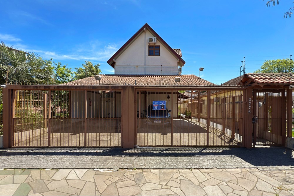 Oportunidade! Casa Reformada no bairro Tristeza com Quintal e Garagem!