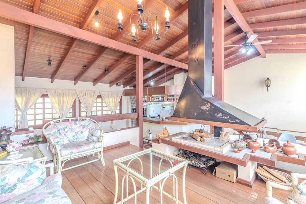 Casa em Sobrado de 3 dormitórios com suite  na Chácara das Pedras,