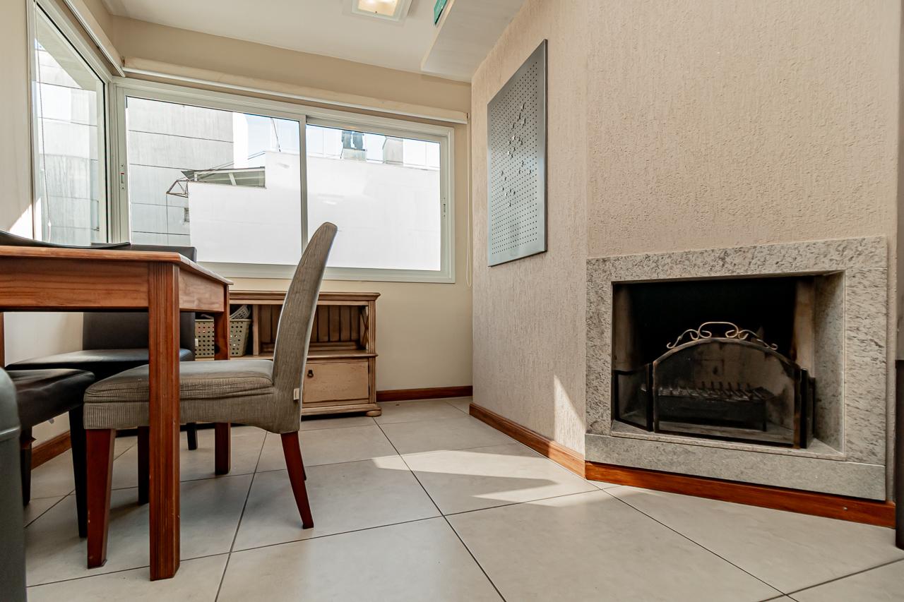 Apartamento 01 Dormitório, 6ºand , Elevador e  01 vaga de Garagem  jto, Av. Independência , Mobiliado com área privativa de 48m²  na Rua Santo Antônio,  próximo Hospital Getúlio Vargas , Colégio Rosário e Complexo Santa Casa