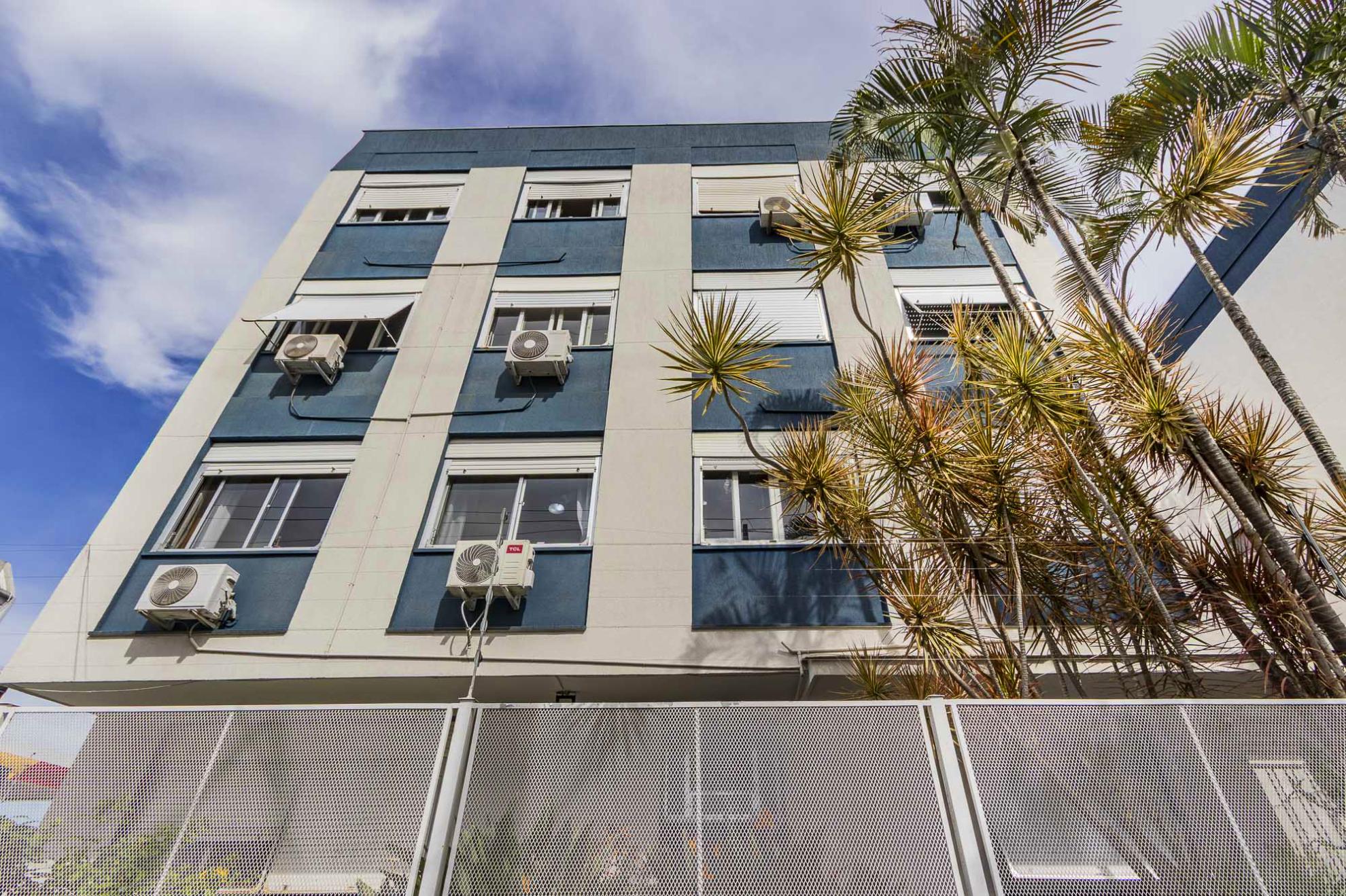 Apartamento Norte/Leste - 3 dormitórios - 79m² -  reformado -  vaga escriturada— Azenha -  R$ 399.000,00