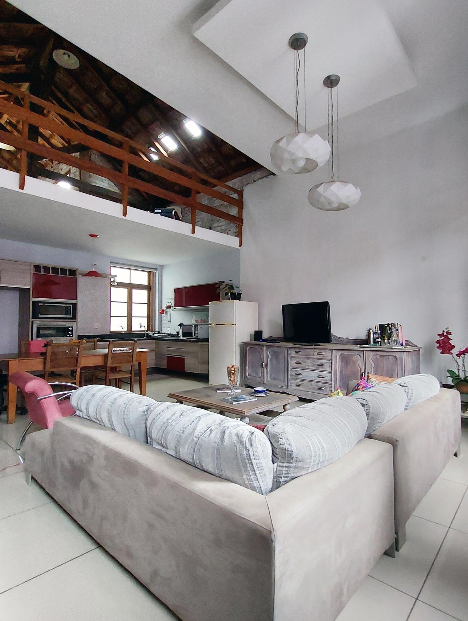 Charmosa casa no Bairro Floresta, para seu desfrute comercial ou residencial.