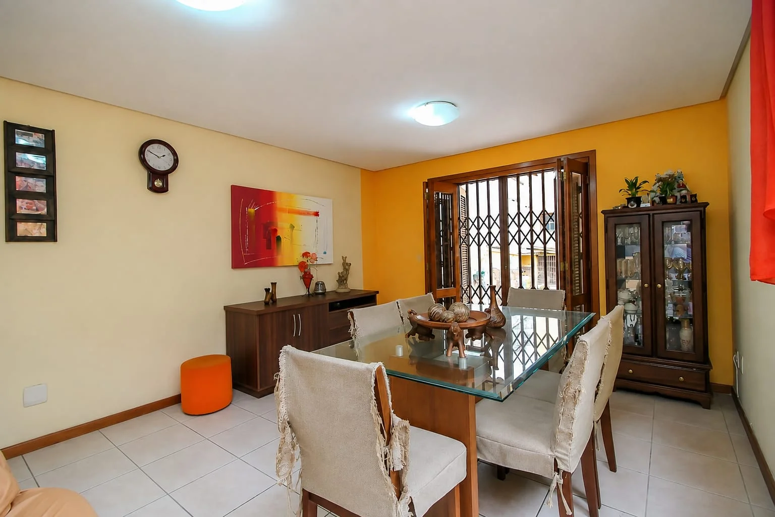 CASA Á VENDA NO BAIRRO SANTA CECÍLIA-PORTO ALEGRE