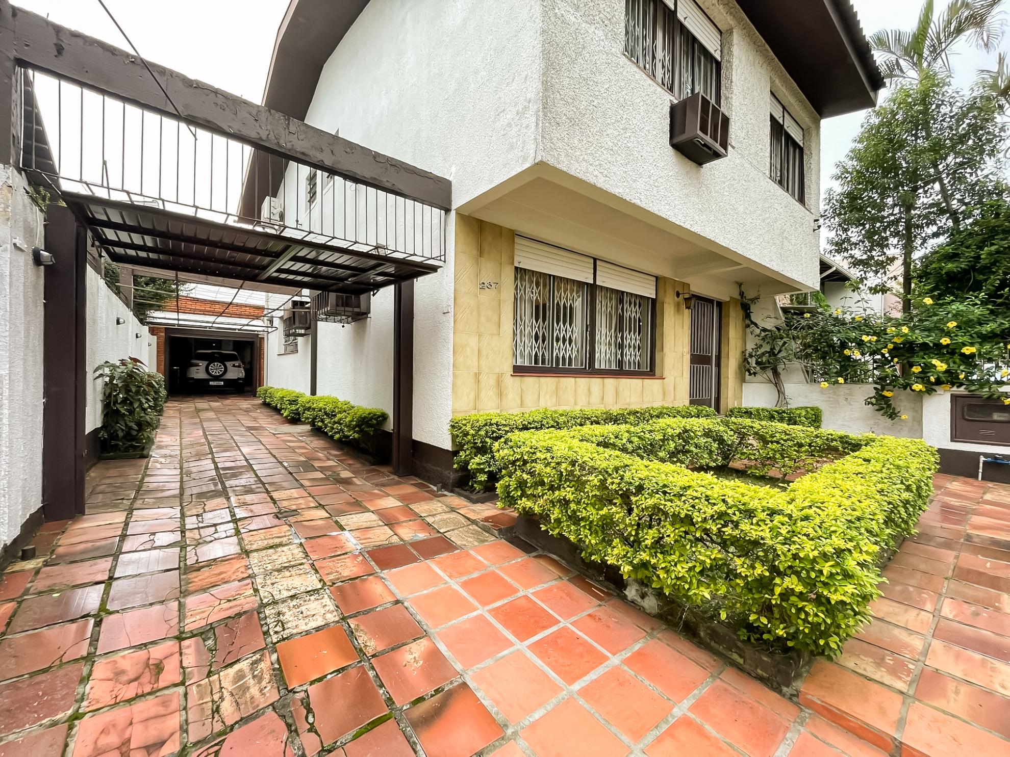 Casa com 3 Quartos e 3 banheiros à Venda, 230 m² por R$ 598.400,00  bairro Nonoai