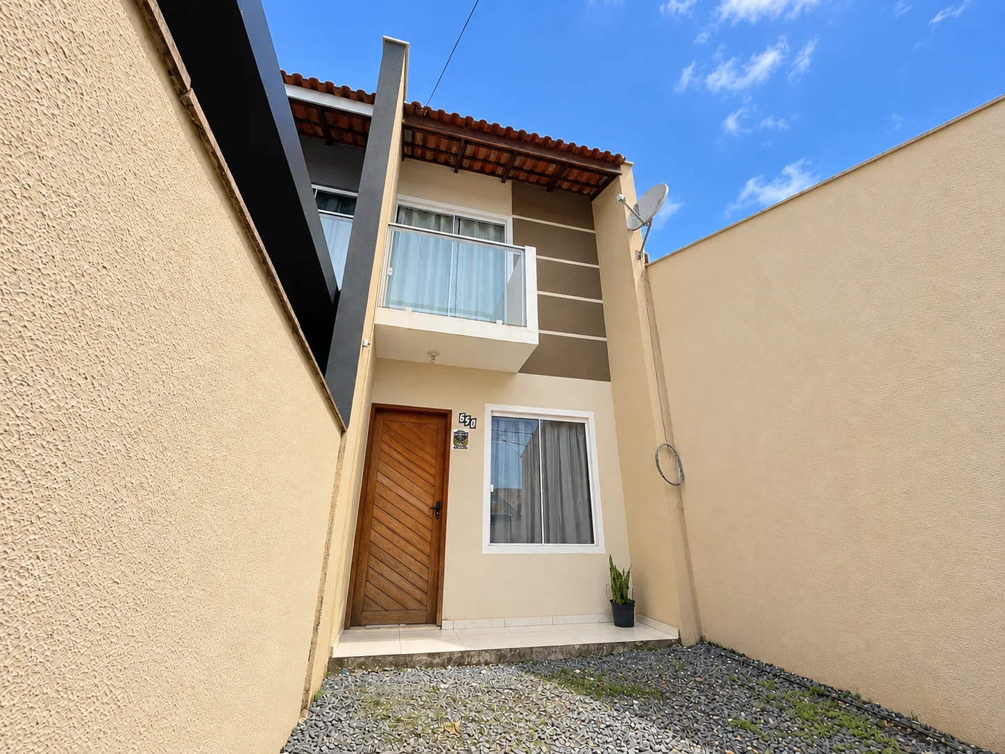 Geminado para Locação no Itinga – Conforto, Praticidade e Espaço Externo