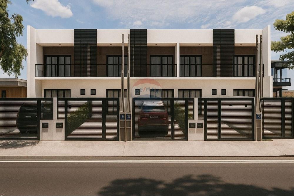 Sobrado Geminado À Venda No Bairro Saguaçu/ Joinville SC