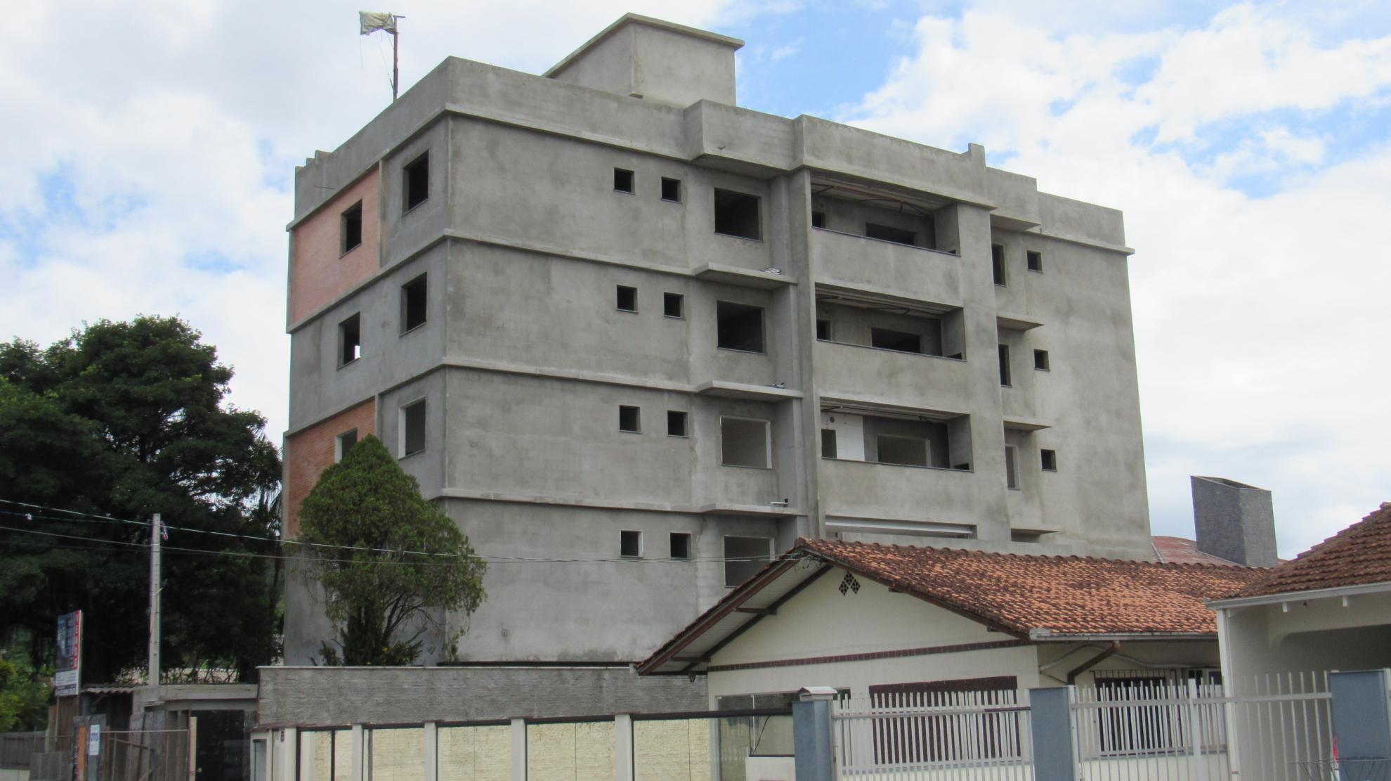 Apartamento a venda no Iririú, próximo ao Hospital Regional