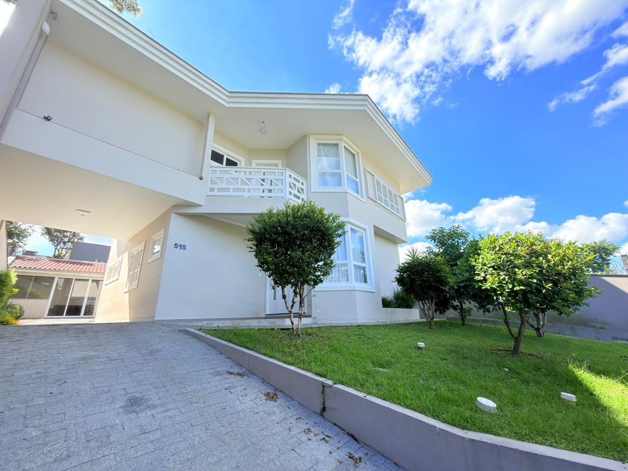 Sobrado exclusivo disponível para venda ou locação no bairro Costa e Silva, uma das regiões mais valorizadas e completas de Joinville.