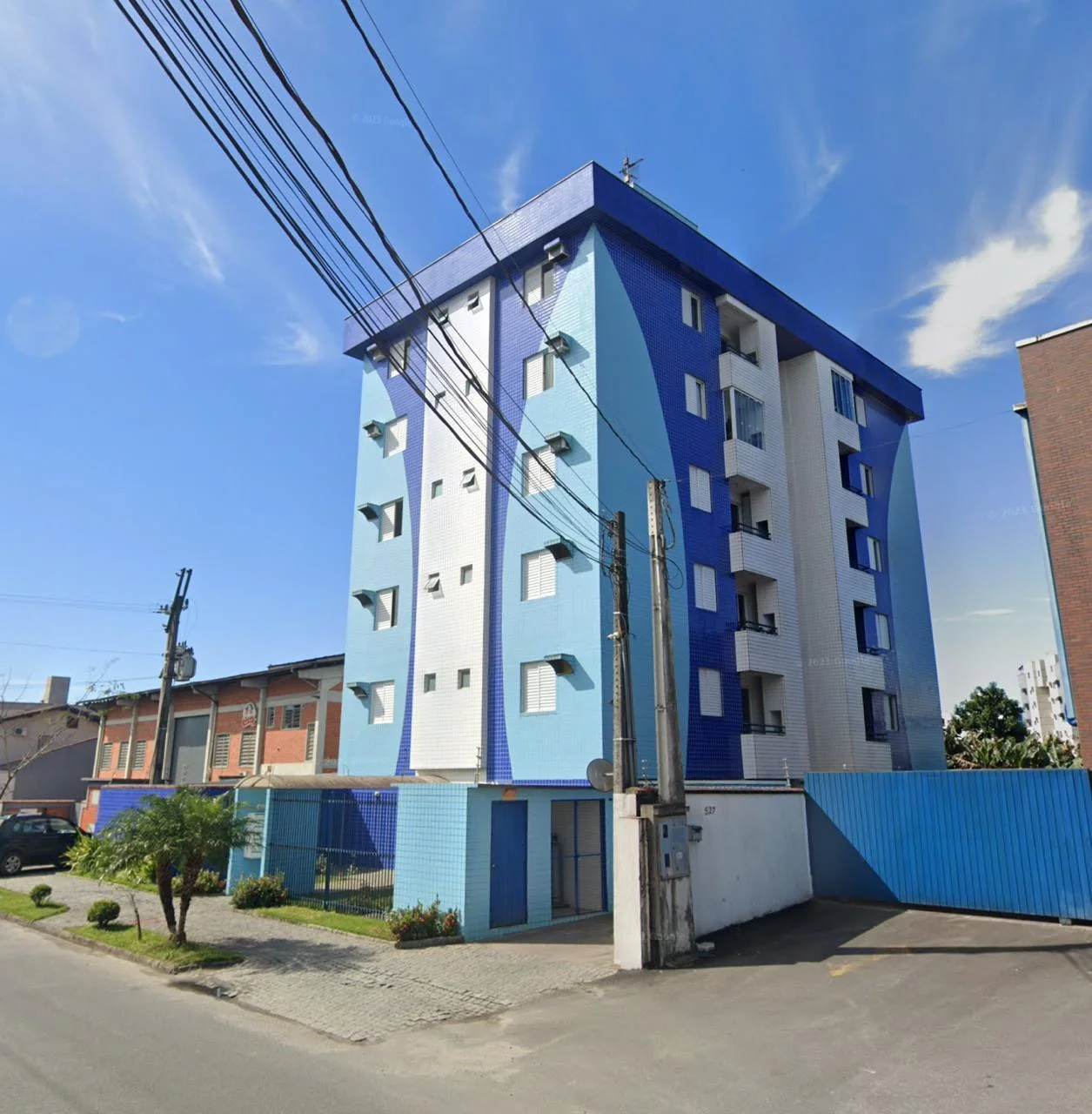 Apartamento à venda no Condomínio Residencial Mar Azul, no bairro Santo Antônio.