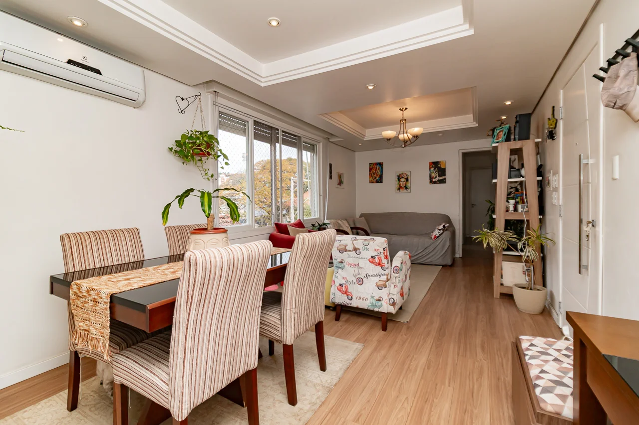 APARTAMENTO 2 DORMITÓRIOS COM CHURRASQUEIRA E DEPENDÊNCIA COMPLETA