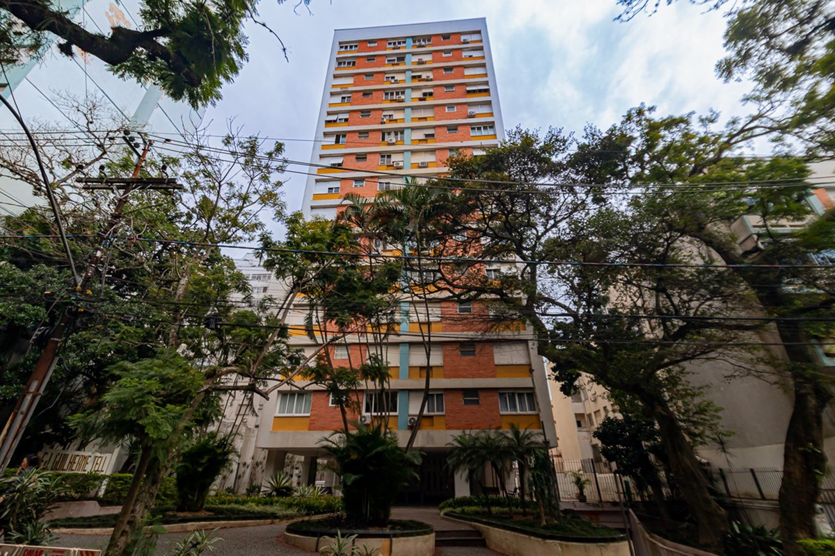 Raridade no bairro Independência, lindo apartamento ensolarado no clássico Ed. Guilherme Tell