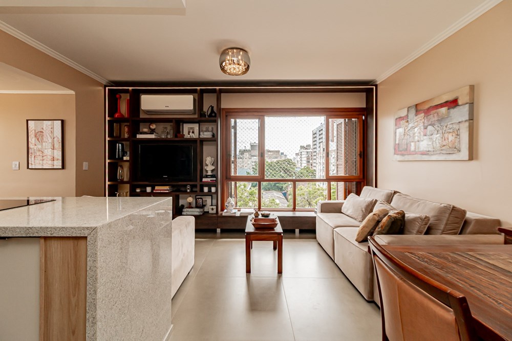 Apartamento 3 dormitórios com suíte e uma vaga de garagem.
