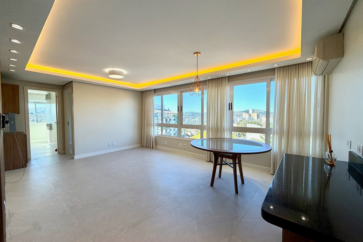 APARTAMENTO 2 DORMITÓRIOS COM SUÍTE E CLOSET REFORMADO
