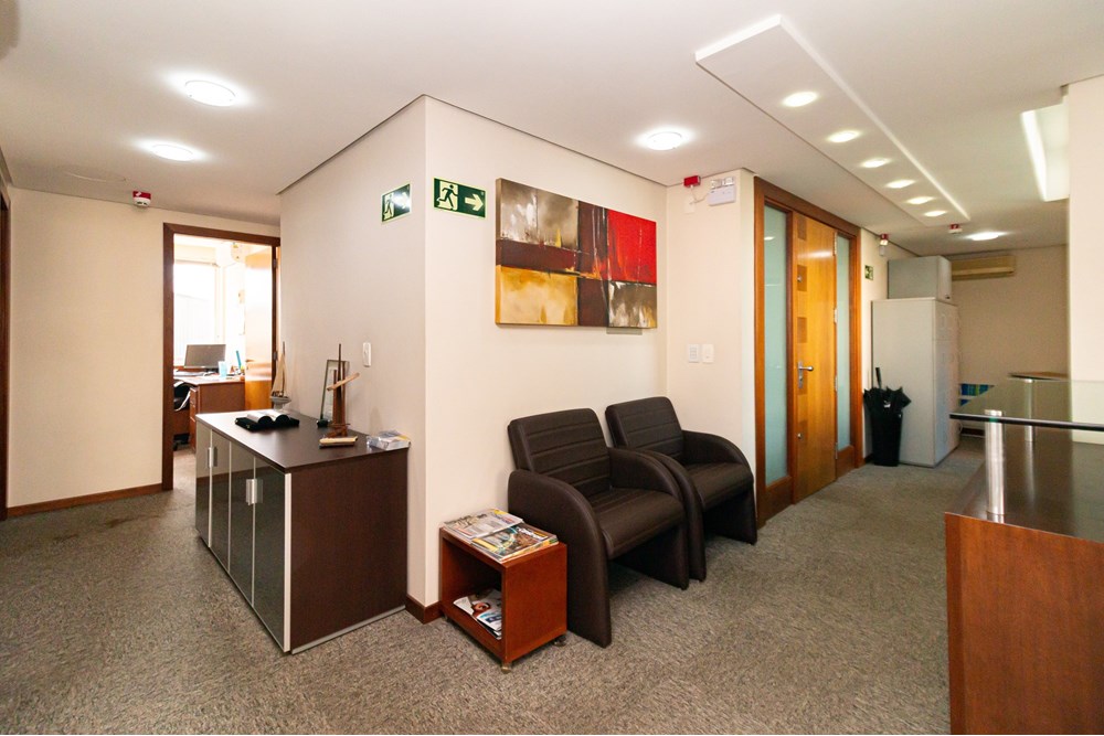 SALA COMERCIAL MOBILIADA JUNTO AO POLO JURÍDICO