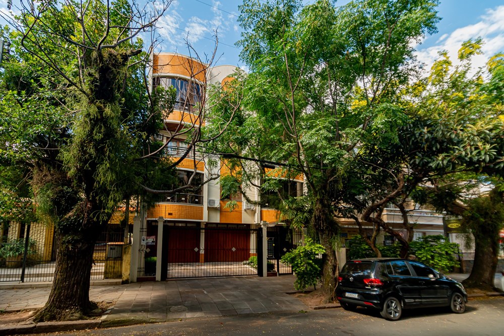 Apartamento 2 dormitórios com sacada e vaga de garagem no Menino Deus