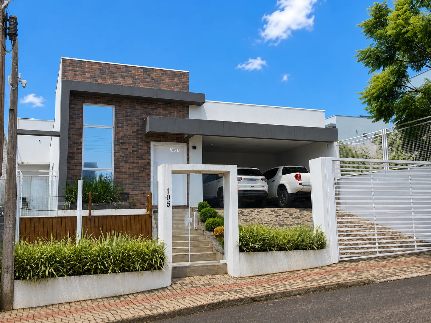 Casa 3 Dormitórios à Venda no Desbravador, Chapecó SC — Suíte, Piscina Aquecida e 2 Vagas