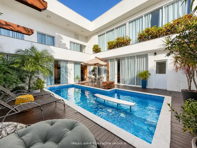 Casa à venda no Maria Goretti, Chapecó SC, com piscina, cinema e 4 dormitórios