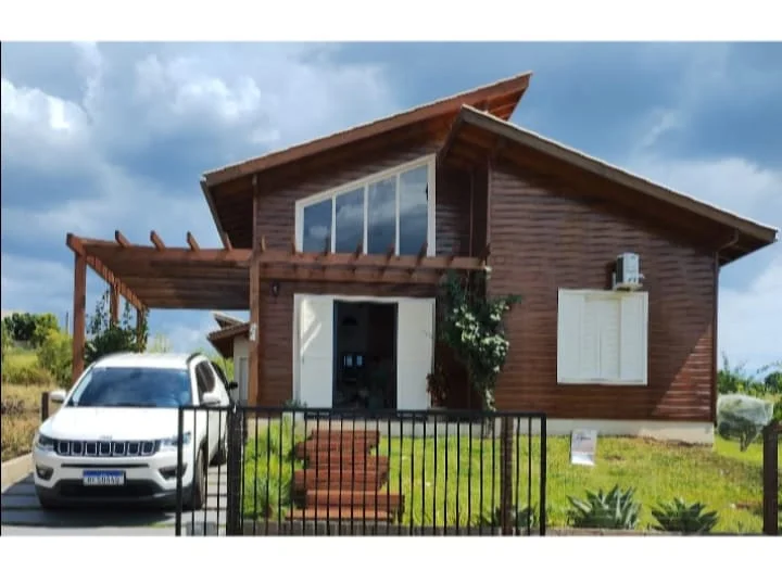 Casa Moderna em Amplo Terreno com Pomar e Área Gourmet no Belvedere - Chapecó/SC
