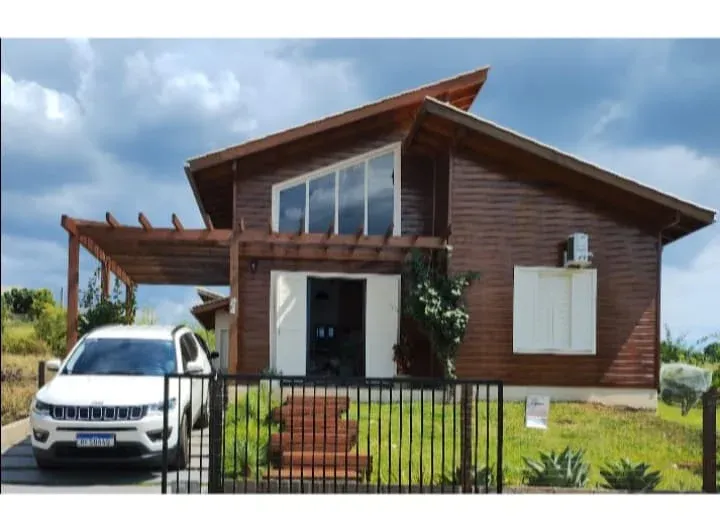 Casa Moderna em Amplo Terreno com Pomar e Área Gourmet no Belvedere - Chapecó/SC
