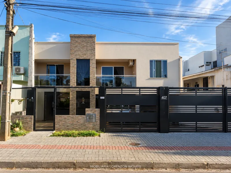 Terreno no Cristo Rei com 2 apartarmentos de 2 quartos 1 sala comercial mais 1 moradia nos fundos e um galpao de 6x5