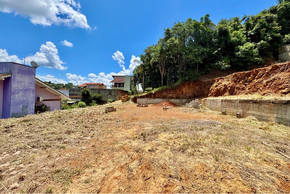 TERRENO PLANO LOCALIZADO NO LOTEAMENTO IOP NO BAIRRO PRIMO TACCA EM XANXERÊ/SC COM ÁREA 452,80m