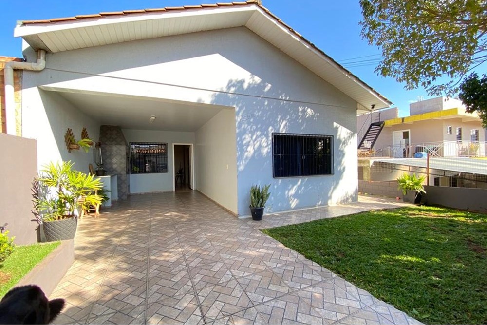 CASA  COM 03 QUARTOS BAIRRO PINHEIRINHO