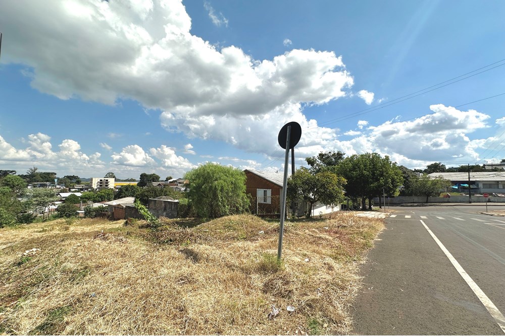 TERRENO DE 602 m² EM XANXERÊ sendo 14x43 (frente/fundos)
