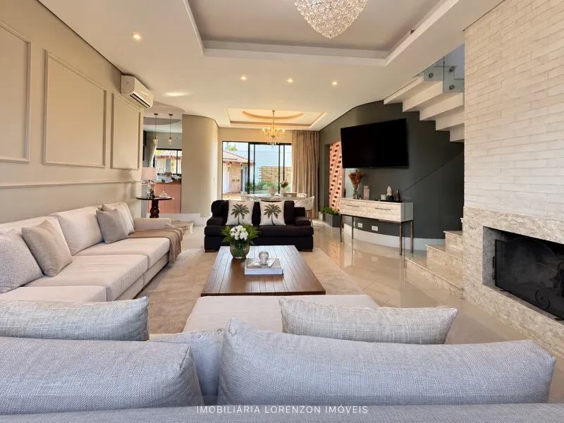 Casa com suíte e piscina à venda com 290 m² de área privativa