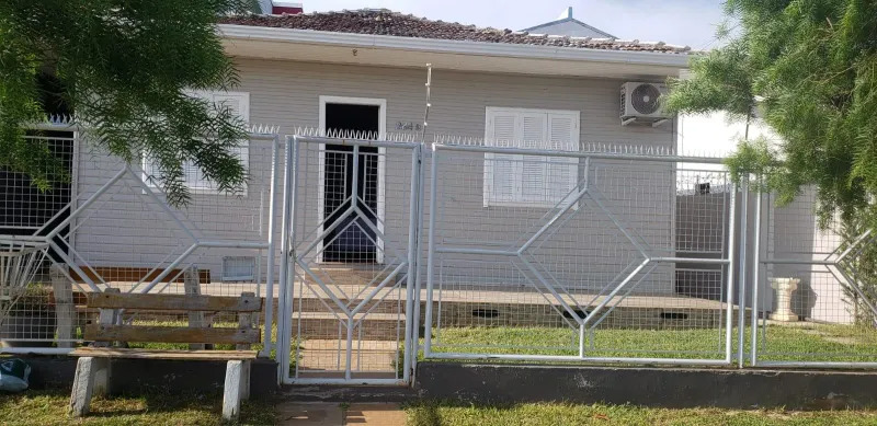 Casa Ampla com 4 Quartos  – Bairro Efapi