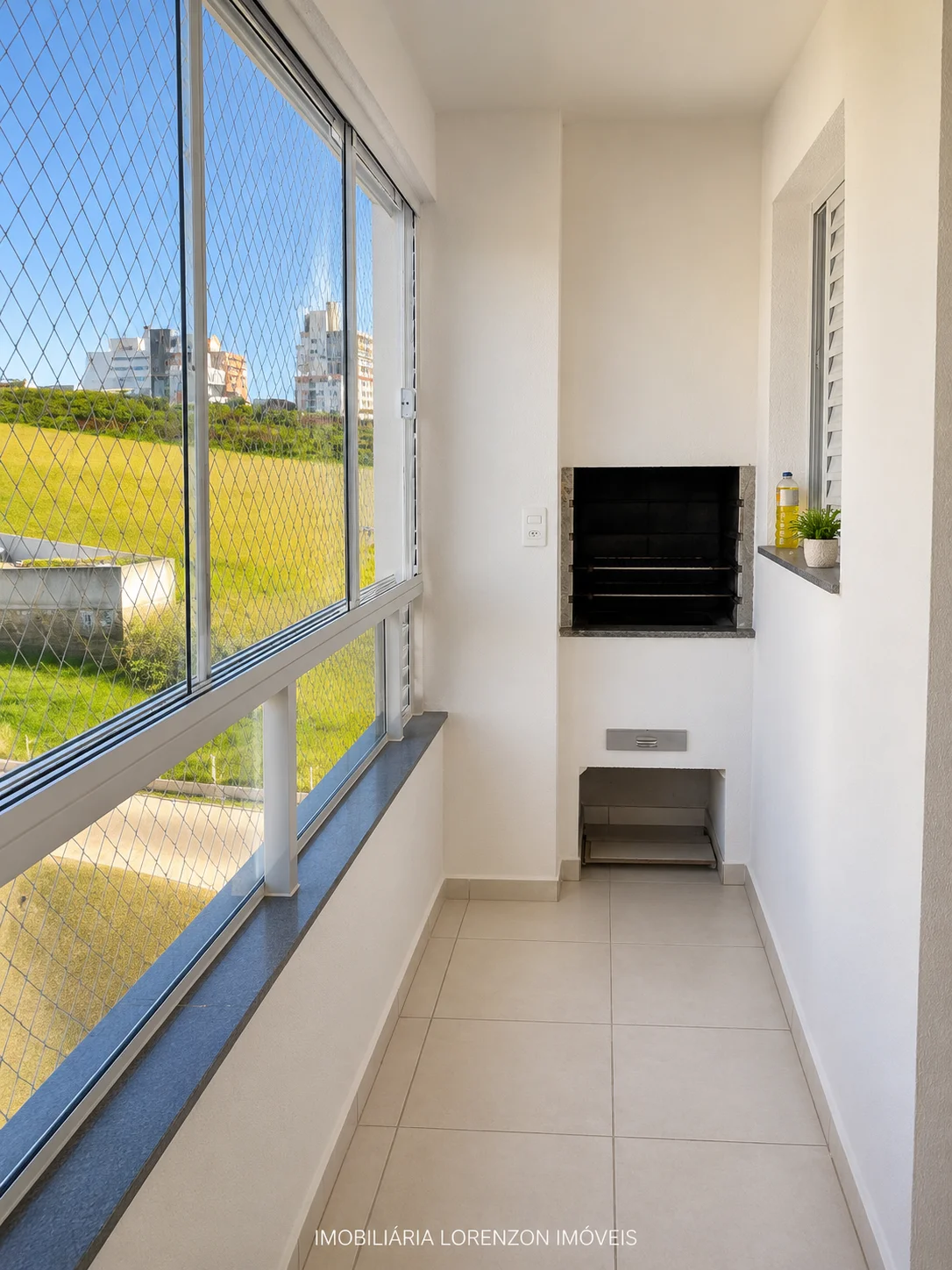 Apartamento 2 Dormitórios à Venda no Bom Pastor, Chapecó SC — Sacada com Churrasqueira e Vaga Coberta