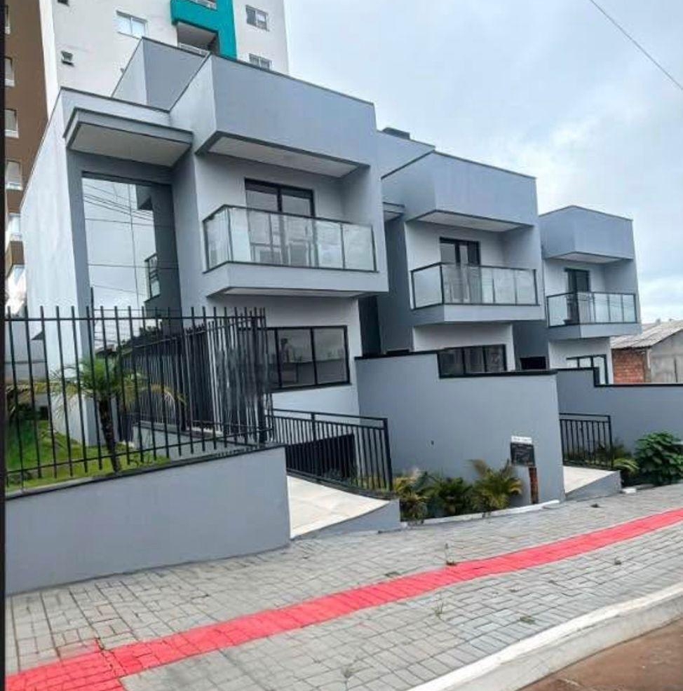 Sobrado 3 quartos - Presidente Medice