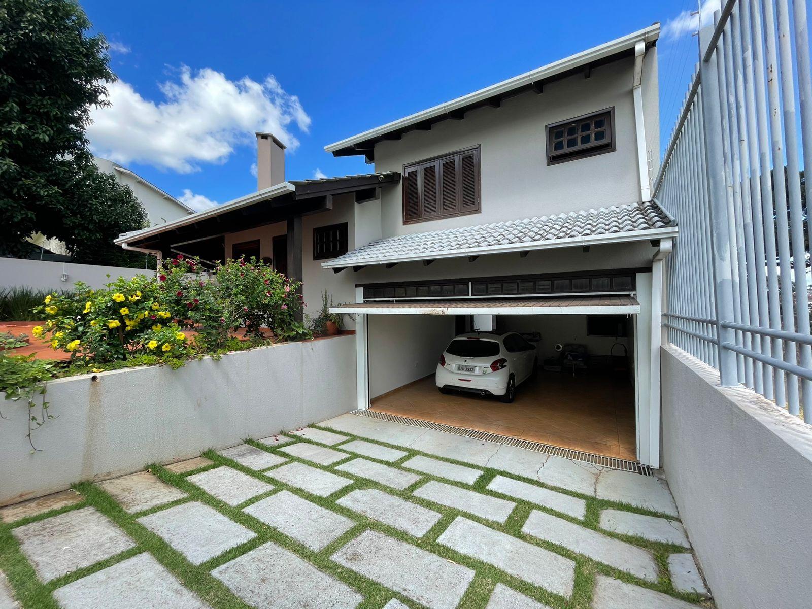 Casa no Centro | Amplo Terreno e Conforto para Toda a Família