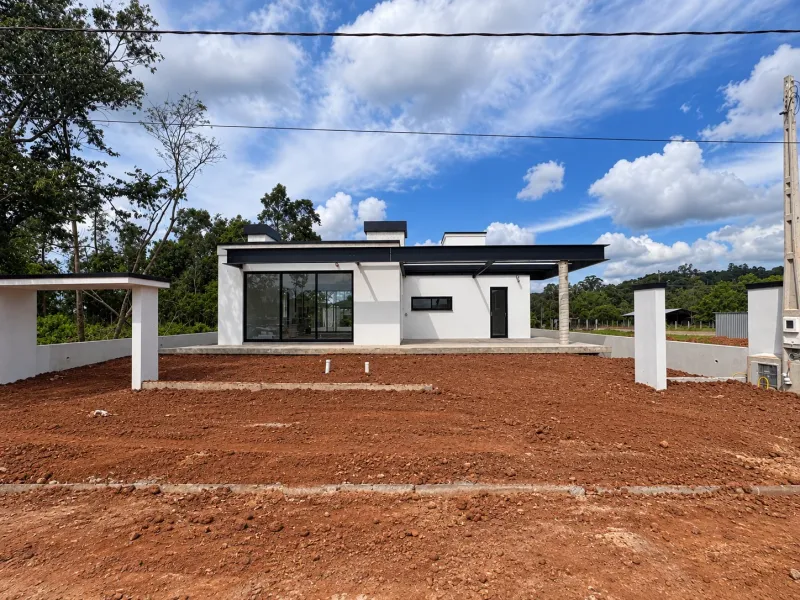 CASA 3 SUÍTES LOTEAMENTO PORTAL DO DOURADO
