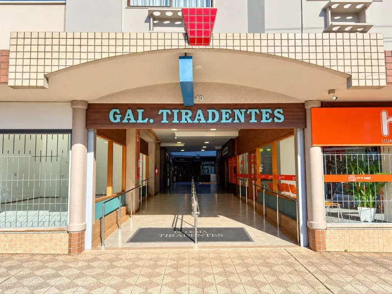SALA COMERCIAL TÉRREA NA GALERIA TIRADENTES