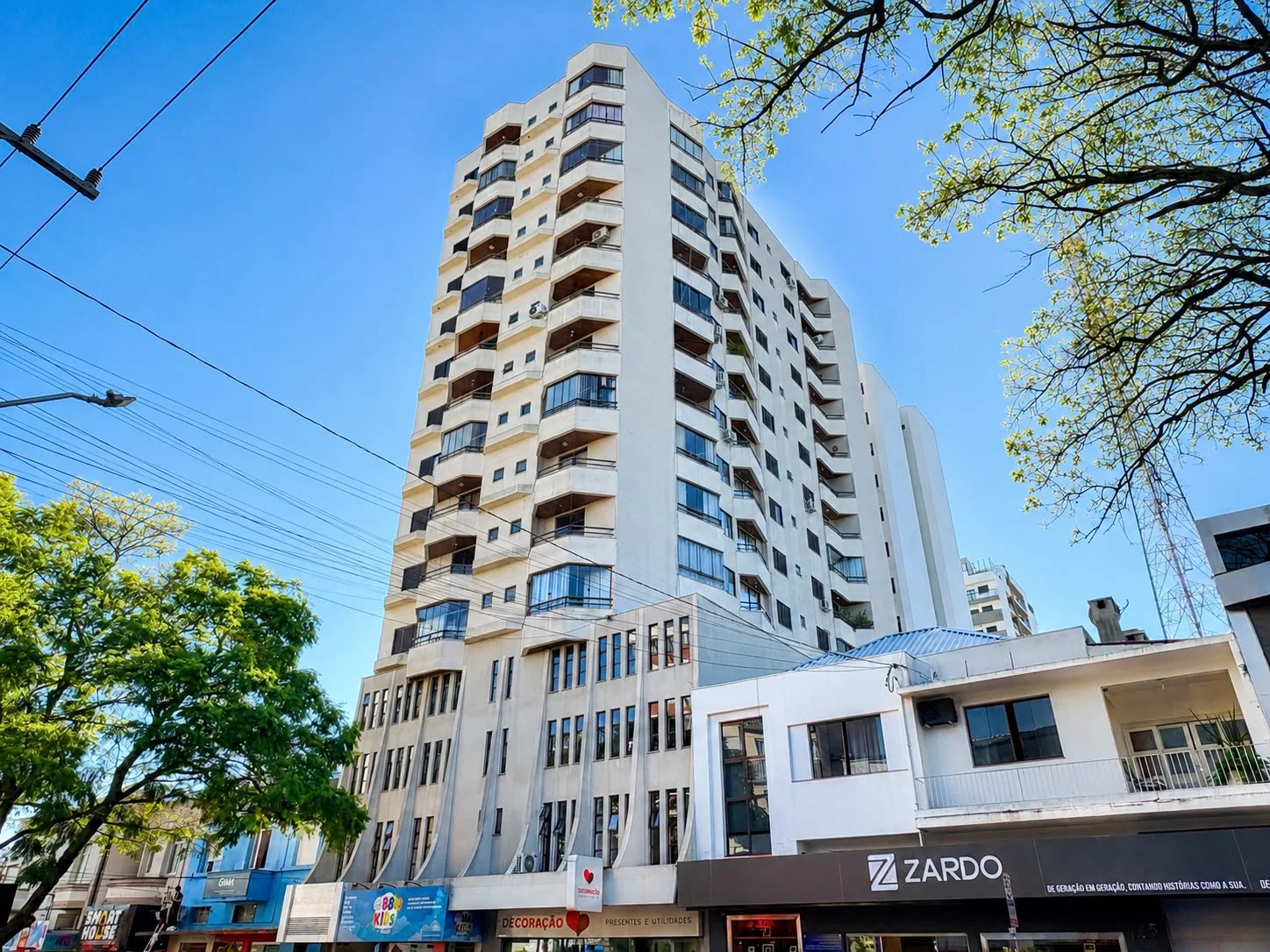APARTAMENTO CENTRAL À VENDA | RUA ITÁLIA | RES. CARLOS