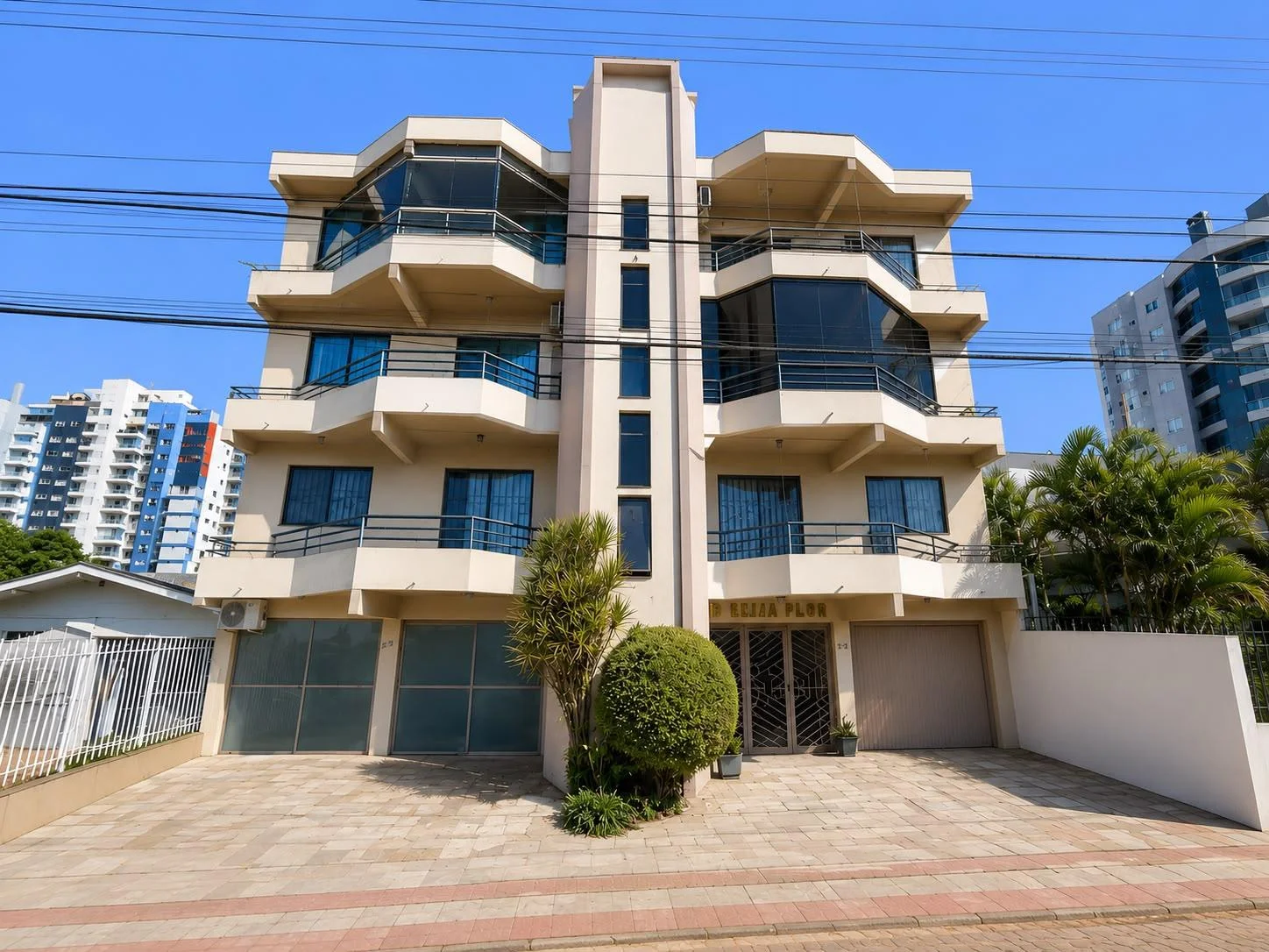 Apto 2 dormitórios próx. URI (99 m² área privativa)