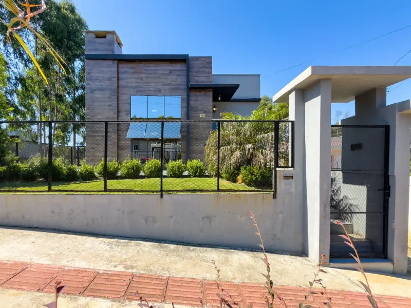 CASA MODERNA À VENDA – BAIRRO CRISTAL