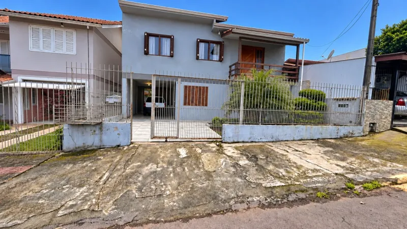 CASA A VENDA COM 2 MORADIAS POR 470MIL, NO PARQUE REDENÇÃO, ERECHIM