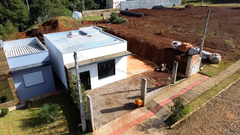 TERRENO COM CONSTRUÇÃO ADAPTADA PARA MORADIA NO BAIRRO CRISTAL EM ERECHIM