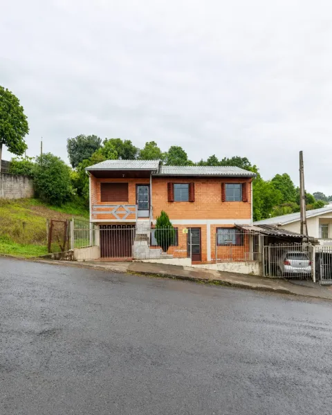 CASA DE 3 QUARTOS NO BAIRRO AEROPORTO