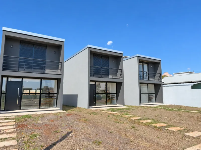 SOBRADOS NOVOS COM ENTRADA PARCELADA A VENDA NO BAIRRO LIBERDADE