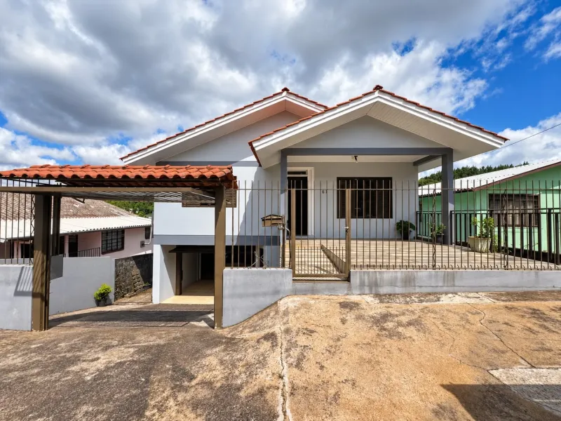 CASA SEMIMOBILIADA A VENDA NO BAIRRO LINHO POR 650 MIL, ERECHIM
