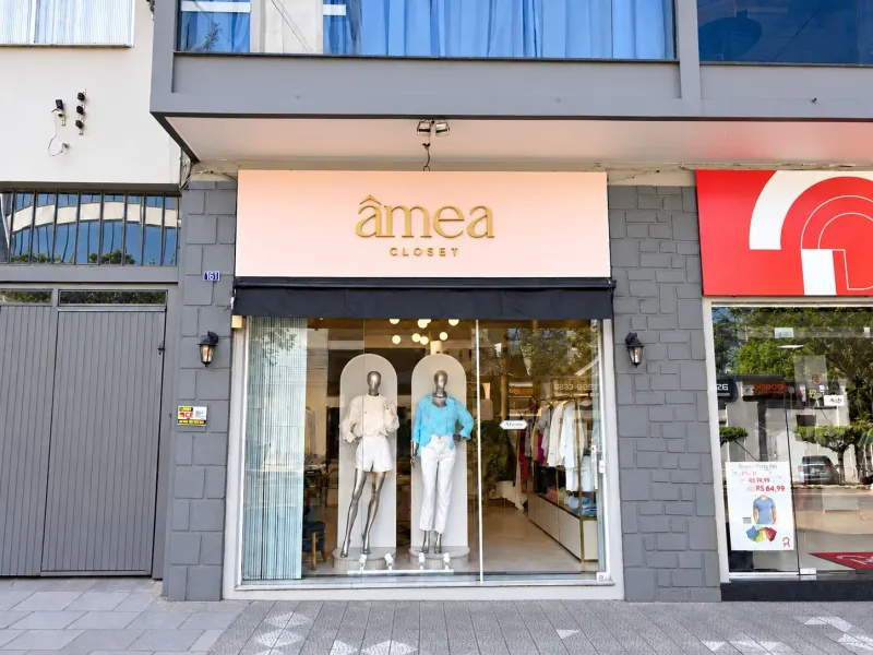 PONTO COMERCIAL À VENDA NO CENTRO — COMPLETA E EM FUNCIONAMENTO!