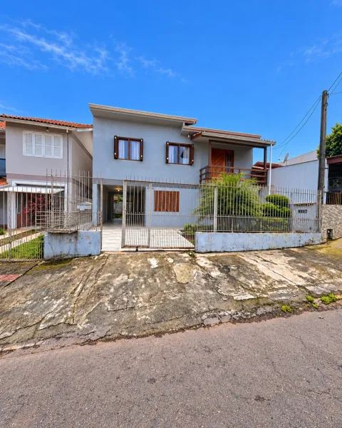 CASA A VENDA COM 2 MORADIAS POR 470MIL, NO PARQUE REDENÇÃO, ERECHIM