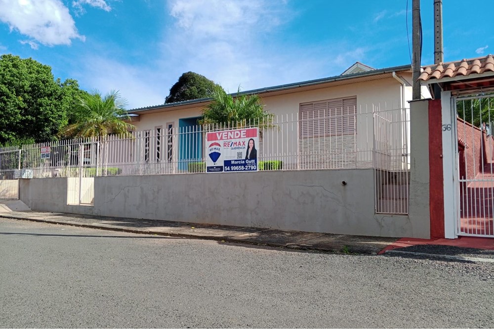 CASA DE ESQUINA A VENDA 3 QUARTOS TERRENO AMPLO 450M2