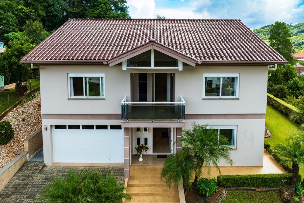 CASA PADRÃO CONSTRUTIVO ALTO EM TRÊS ARROIOS/RS