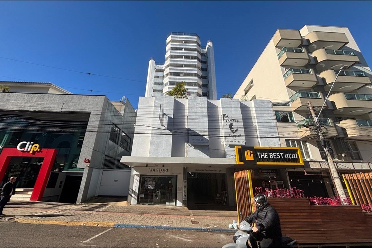APARTAMENTO COM TRES QUARTOS SENDO DUAS SUITES NO CENTRO DE ERECHIM